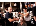 V zákulisí týdne módy “London Fashion Week” se Samem McKnightem, 
vlasovým stylistou a globálním ambasadorem značky Pantene Pro-V, Londýn, 
sezóna jaro – léto 2011
Módní přehlídka: Jaeger London 