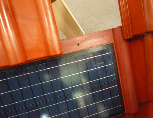 Fotovoltaický panel a střešní krytina